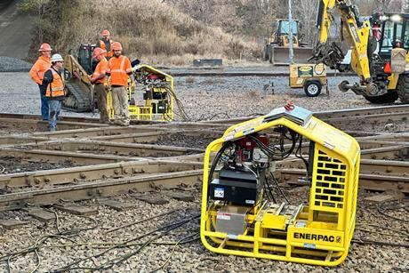 Photo 1 - Enerpac TL248 hydraulic lifting system