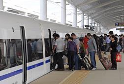 Passengers at Luohe West station (Photo: Andrew Benton)